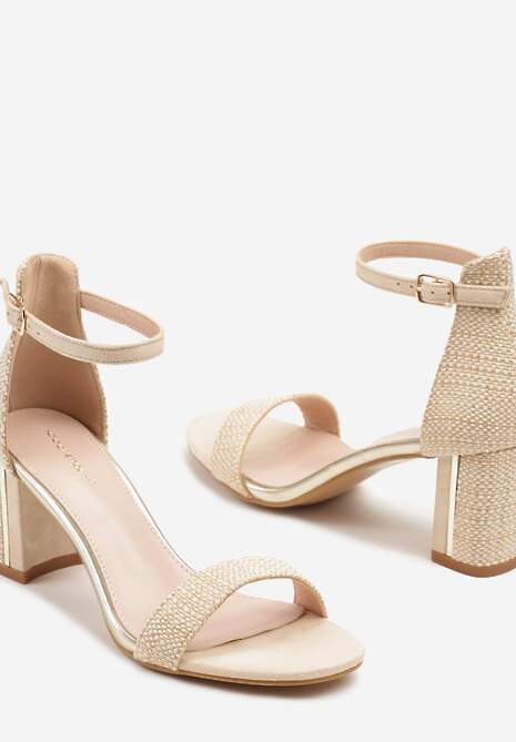 Beżowe Sandały Plecione na Słupku Ozdobione Metalicznymi Aplikacjami Inarisa