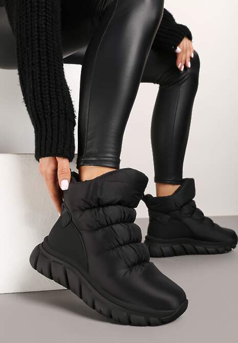 Czarne Śniegowce na Platformie z Tłoczeniem i Pikowaną Cholewką Resisia