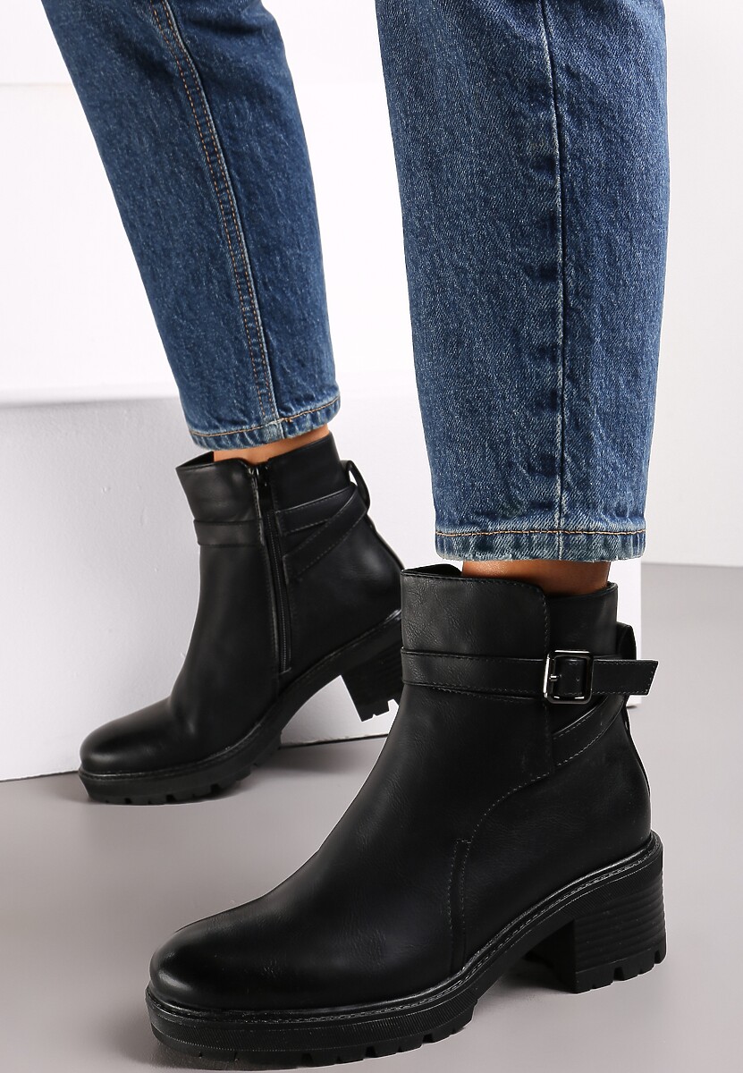 Czarne Botki z Paskiem ze Sprzączką Wokół Kostki na Słupku Botera