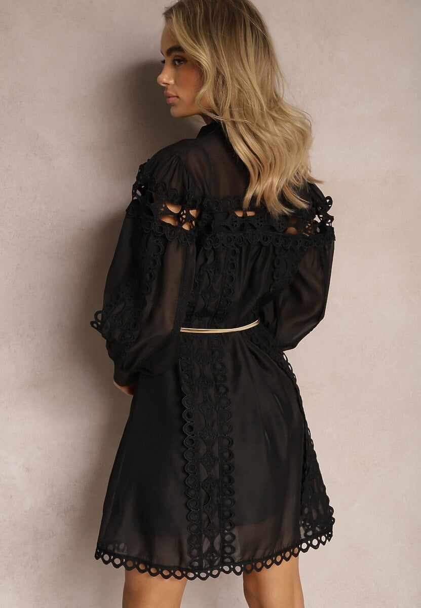 Czarna Koszulowa Sukienka Mini z Paskiem Zdobiona Koronką Organdi