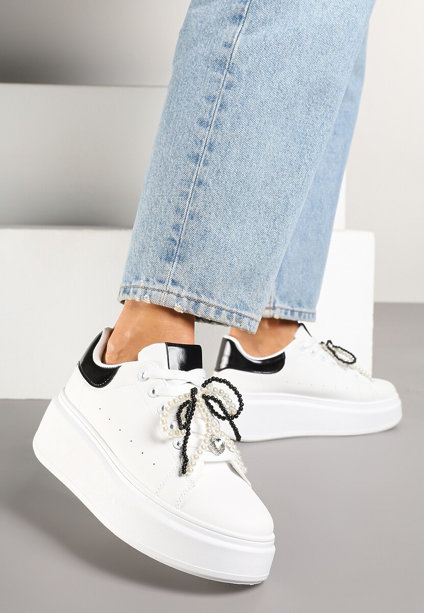 Biało-Czarne Sneakersy na Platformie z Perełkami Przy Sznurowadłach Ulianori