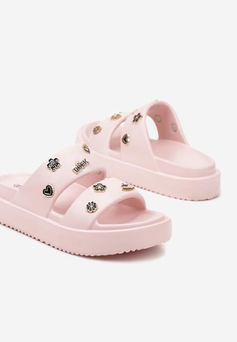Różowe Klapki na Platformie Ozdobione Metalicznymi Aplikacjami 3D Fanilsa