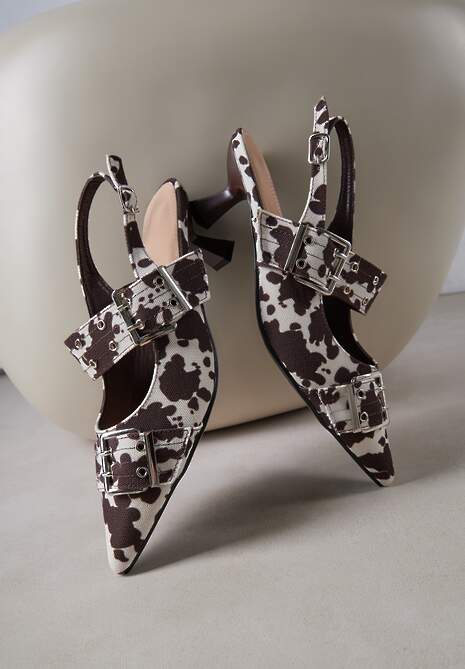 Brązowe Sandały Slingback na Kaczuszce Zdobione Nitami i Klamrami Leaelia