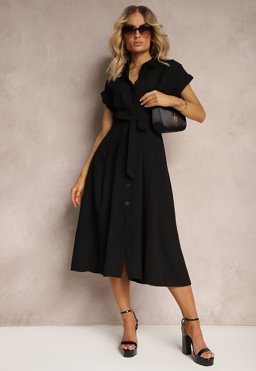 Biała Sukienka o Rozkloszowanym Kroju Zapinana na Guziki z Materiałowym Paskiem Moaril