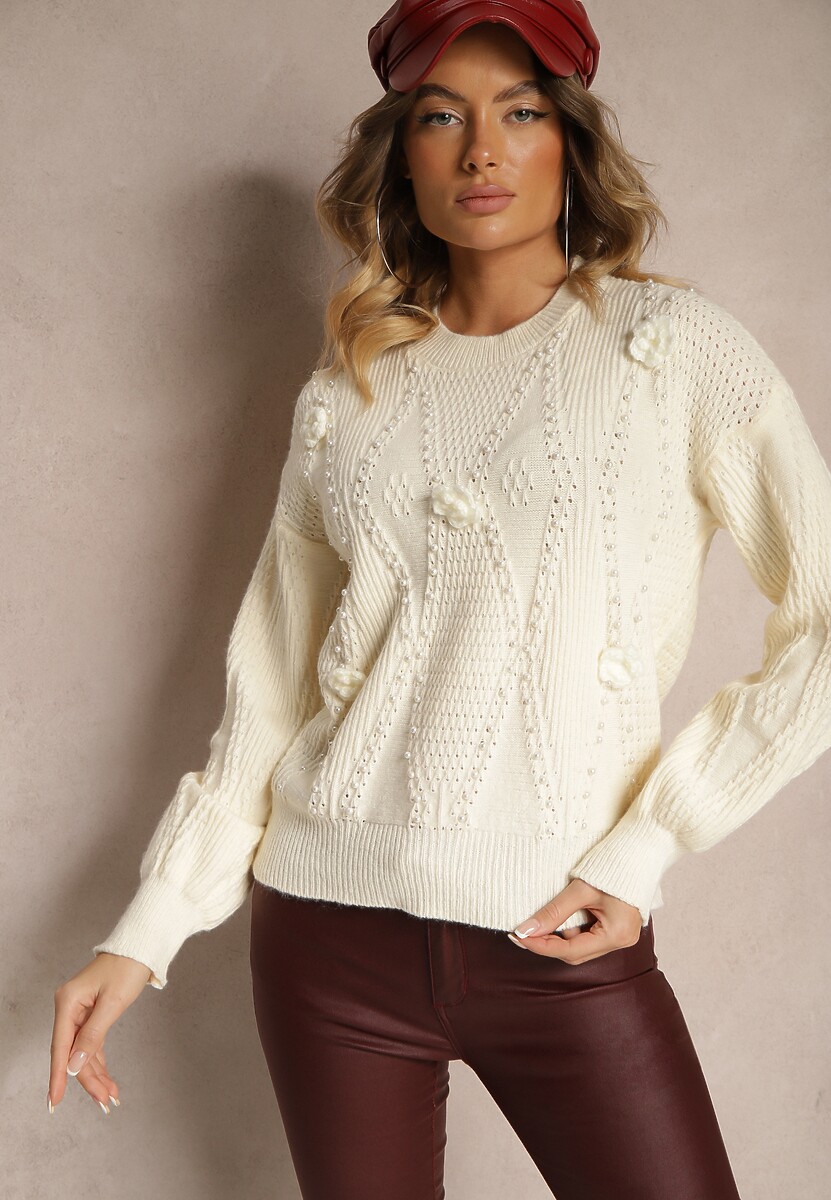 Jasnobeżowy Sweter z Bawełną Ozdobiony Kwiatkami 3D i Perełkami Noraleth