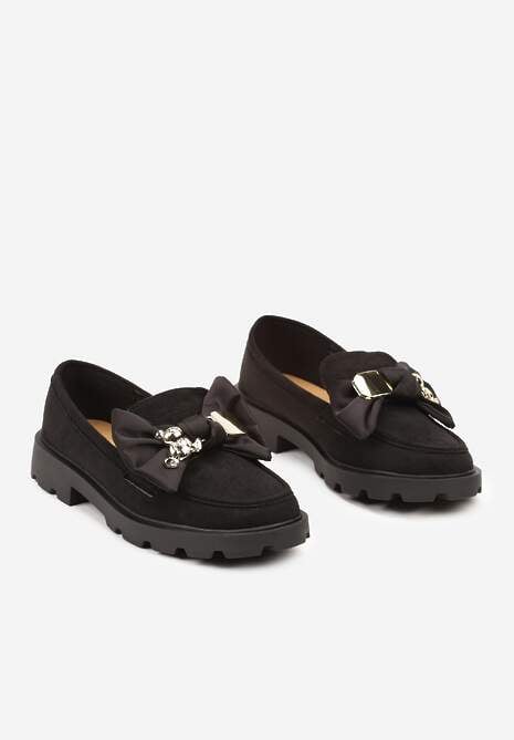 Czarne Mokasyny na Grubej Podeszwie Ozdobione Metalicznym Misiem i Kokardką Moraze