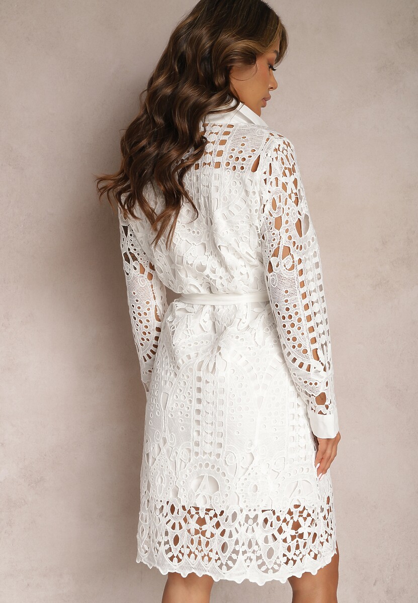 Biała Koszulowa Sukienka Mini z Ażurowej Koronki i Paskiem Norila