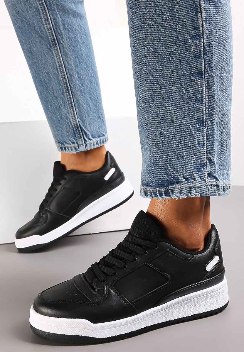 Czarne Sneakersy z Perforacją na Nosku i Wstawkami na Zapiętku Favisi