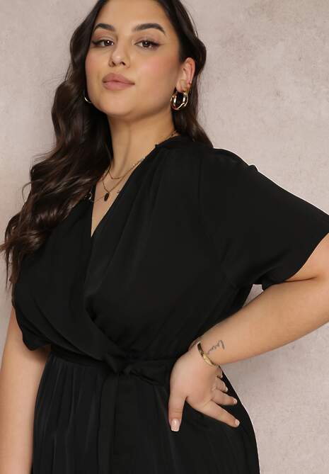 Czarna Sukienka z Gumką w Pasie i Kopertowym Dekoltem Azrah