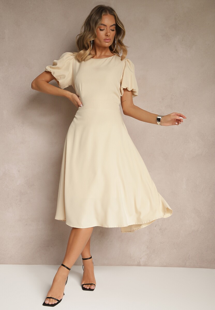 Czarna Rozkloszowana Sukienka Vices Ozdobiona Odpinanym Kwiatem 3D Koleira