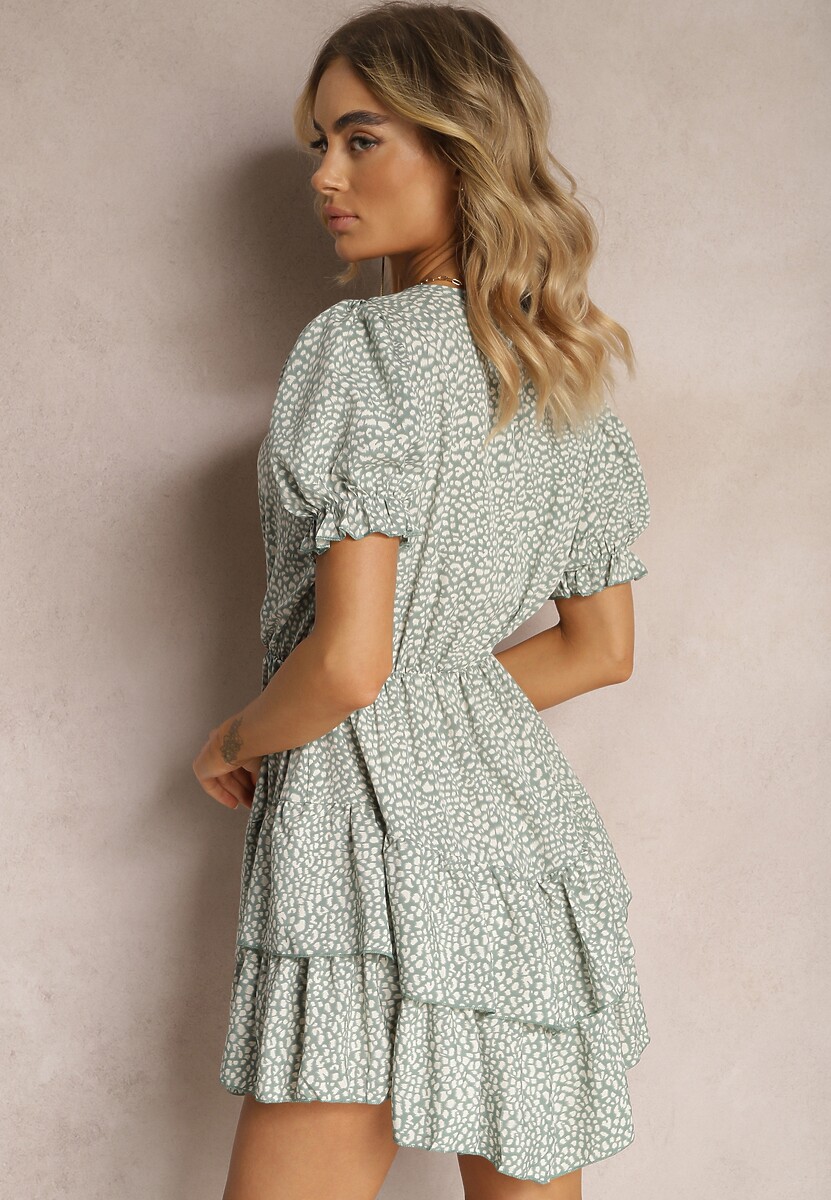 Zielona Sukienka Ozdobiona Falbankami z Gumką w Talii i Bufiastymi Rękawkami Ornefia