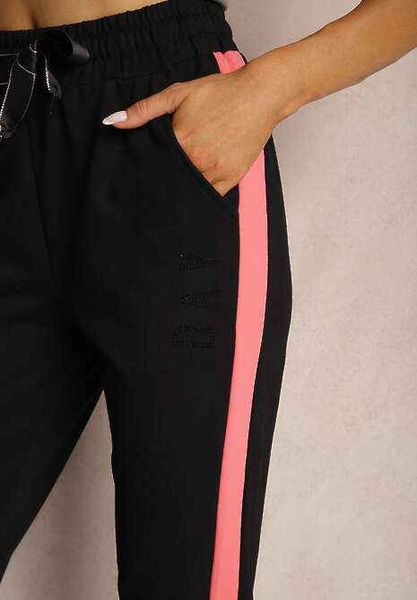 Czarne Spodnie Dresowe High Waist Wykończone Lampasami i Ozdobione Napisem Sikara