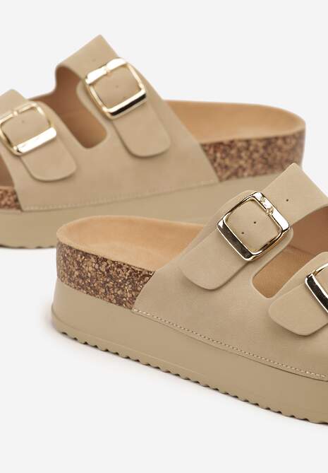 Beżowe Klapki na Platformie z Ozdobnymi Klamrami Dolerria