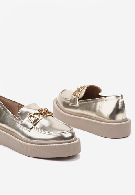 Złote Mokasyny na Płaskiej Podeszwie z Łańcuszkiem Evastria