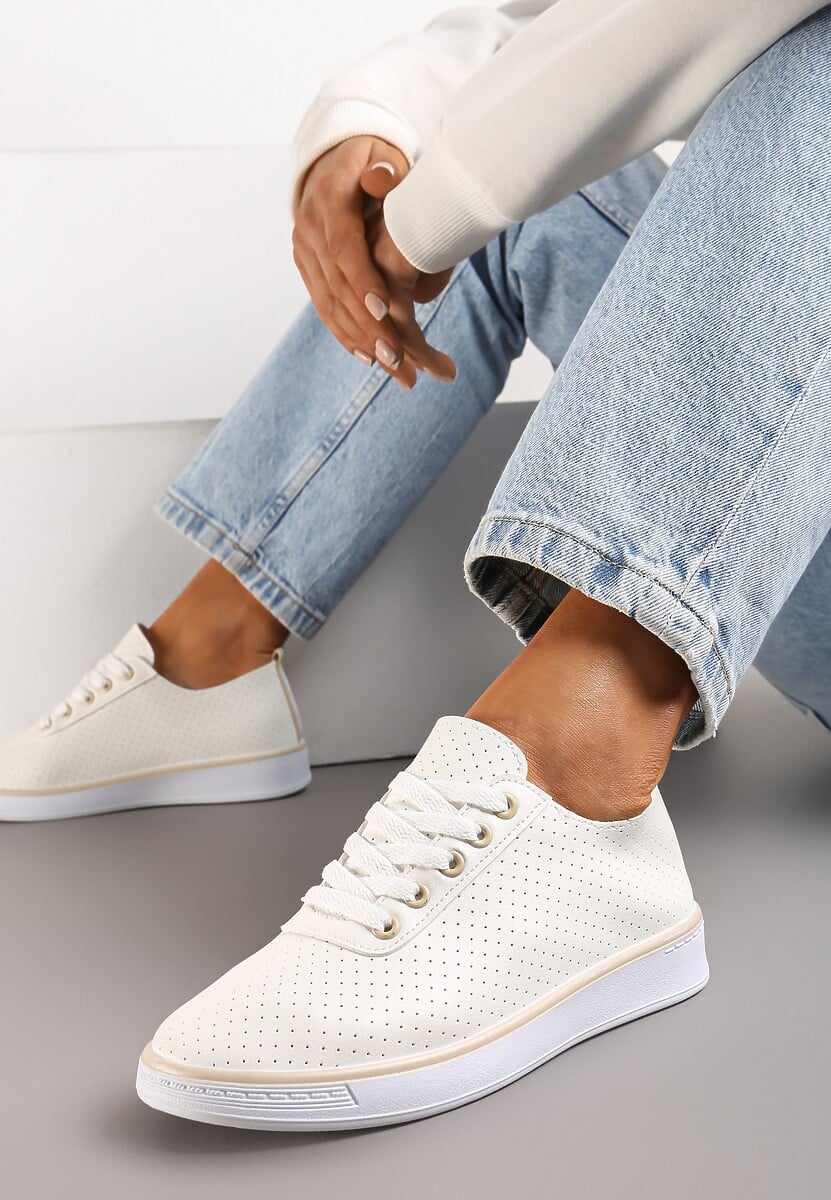 Beżowe Sznurowane Tenisówki z Ozdobną Taśmą na Tyle i Perforacją Kavinna