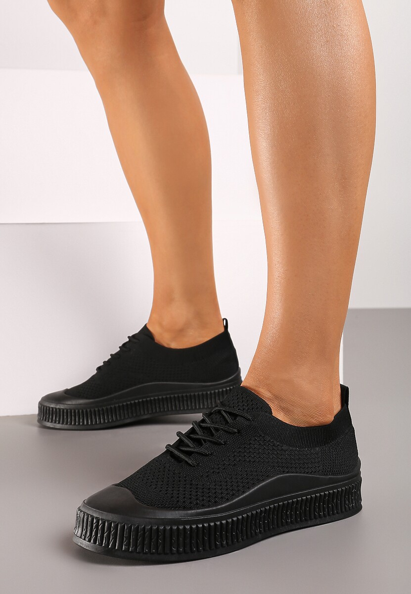 Czarne Trampki z Siateczkową Cholewką i Tłoczoną Podeszwą Lalnai