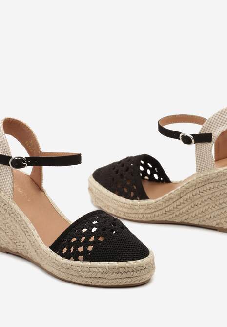 Czarne Sandały z Imitacji Skóry na Plecionym Koturnie Zapinane Wokół Kostki Obidia