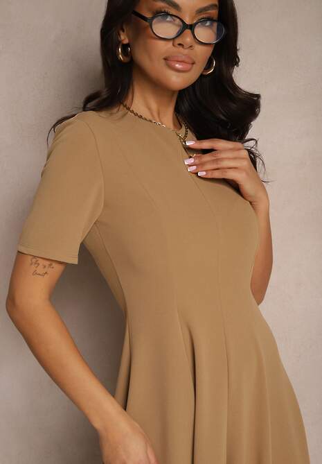 Ciemnobeżowa Sukienka Rozkloszowana o Taliowanym Fasonie Telaswena