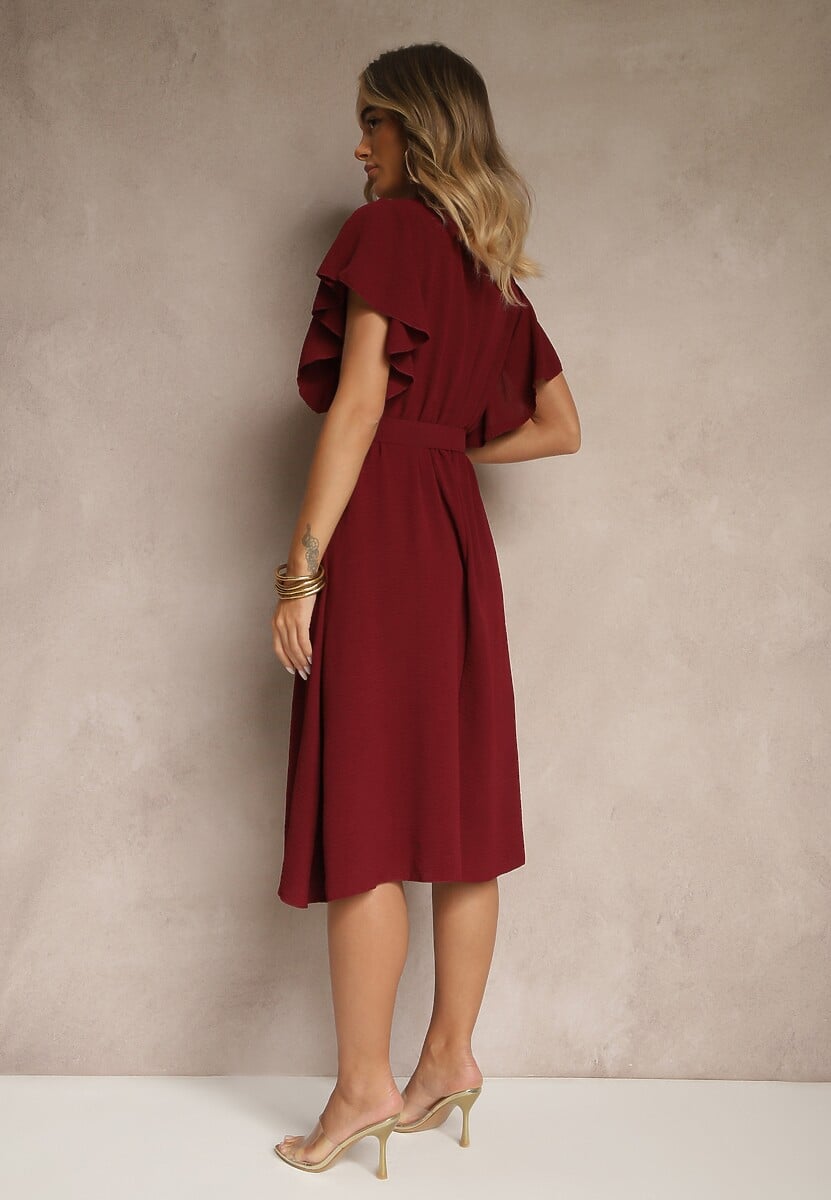 Bordowa Rozkloszowana Sukienka z Paskiem i Kopertowym Dekoltem Brinnea