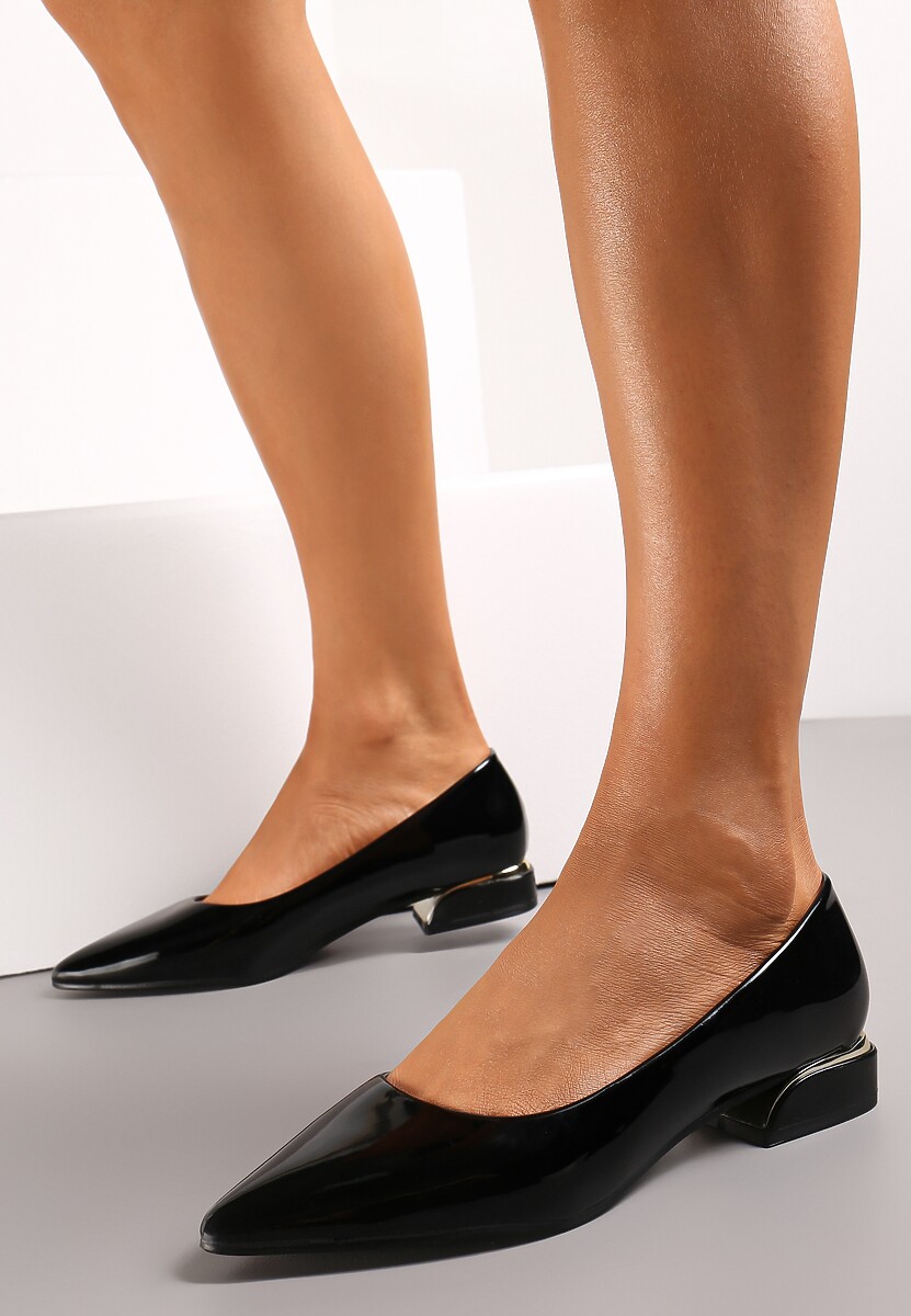 Czarne Lakierowane Wsuwane Czółenka na Płaskim Obcasie z Noskiem w Szpic Sakane