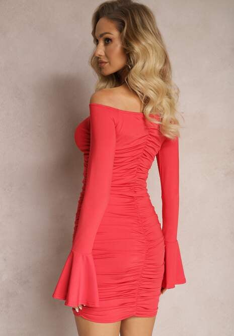 Czerwona Sukienka Hiszpanka Mini z Marszczeniem i Aplikacją Kwiatu Rersa