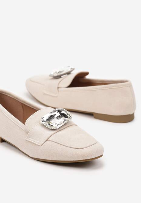 Beżowe Mokasyny z Ekozamszu Zdobione Aplikacją z Dużą Cyrkonią Zidanira