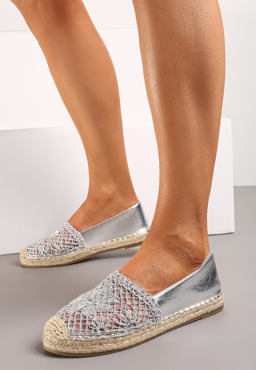 Srebrne Płaskie Espadryle z Ażurową Wstawką na Nosku i Plecioną Podeszwą Rowenas