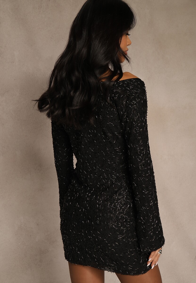 Czarna Dopasowana Sukienka z Fakturowanej Tkaniny z Lejącym Dekoltem Tiweda