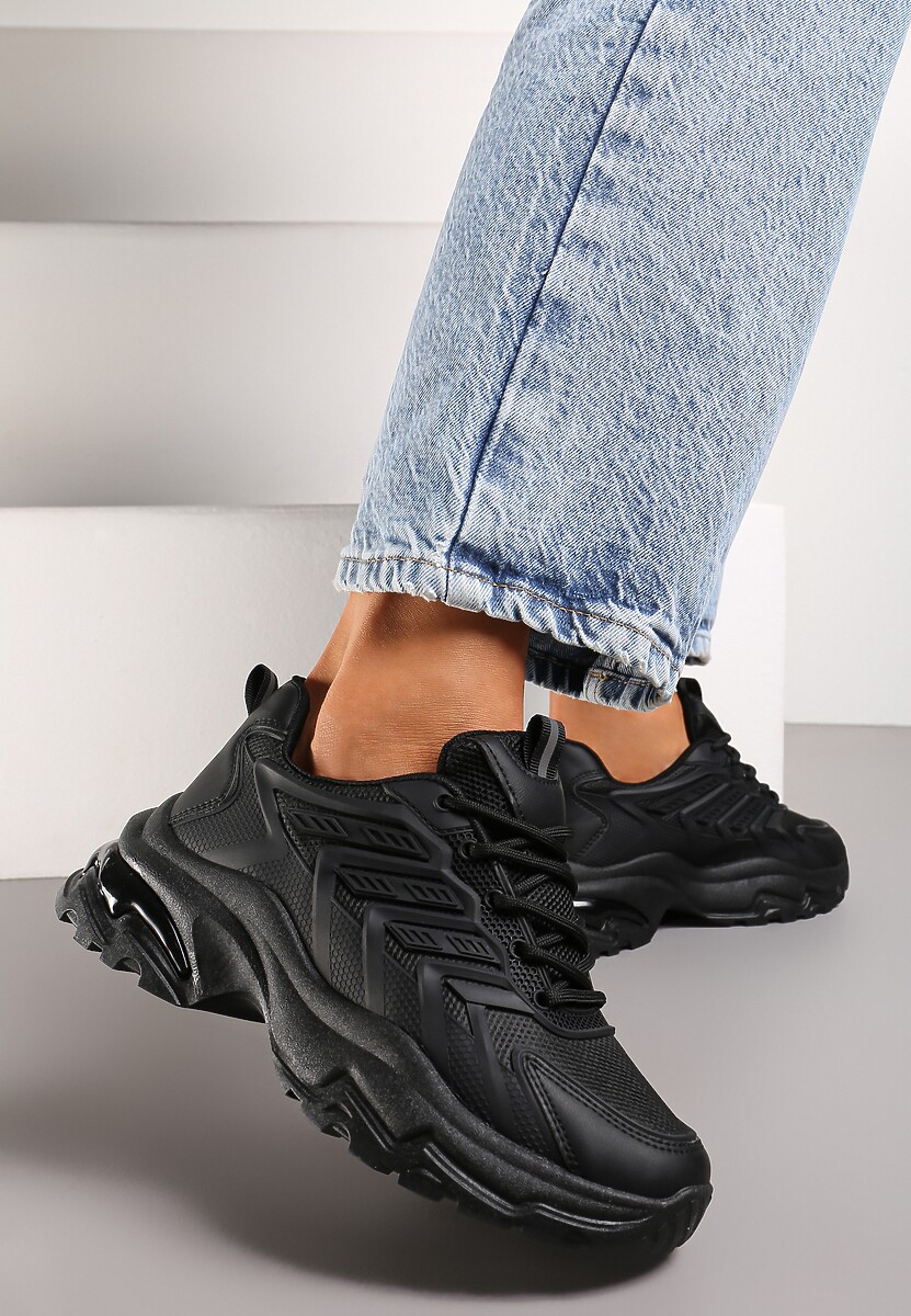 Czarne Sneakersy na Niskiej Platformie z Ozdobnymi Wstawkami na Cholewce Amrogia
