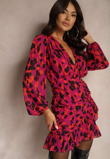 Czerwona Marszczona Taliowana Sukienka w Panterkę z Kopertowym Dekoltem na Zatrzask z Falbanami Sintleia