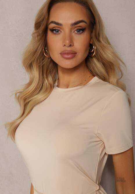 Beżowa Dopasowana Sukienka z Kopertowym Dołem i Cienkim Sznurkiem w Pasie Moeanna