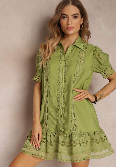 Zielona Sukienka Koszulowa z Ażurową Koronką i Ozdobnymi Guzikami Demeta
