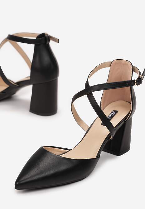 Czarne Czółenka Akisiphaeia