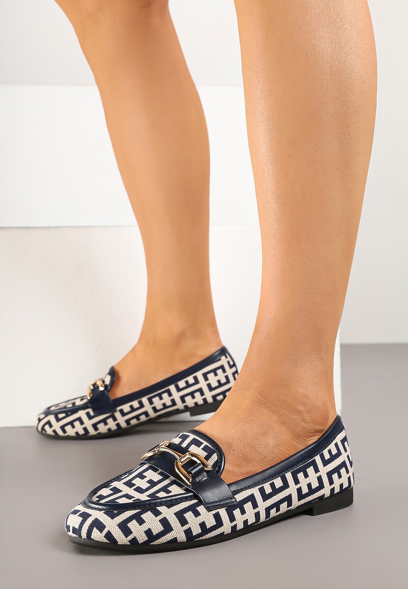 Białe Mokasyny z Ekozamszu z Ozdobną Metaliczną Aplikacją Nusarila