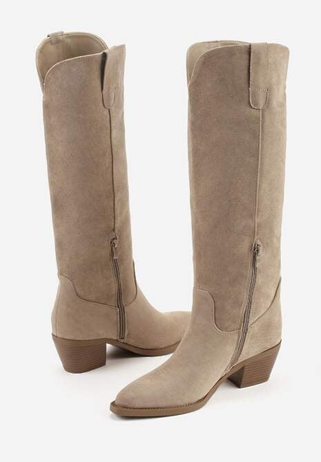 Ciemnobeżowe Kozaki z Imitacji Zamszu o Fasonie Kowbojek na Niskim Stożku Anuvitta