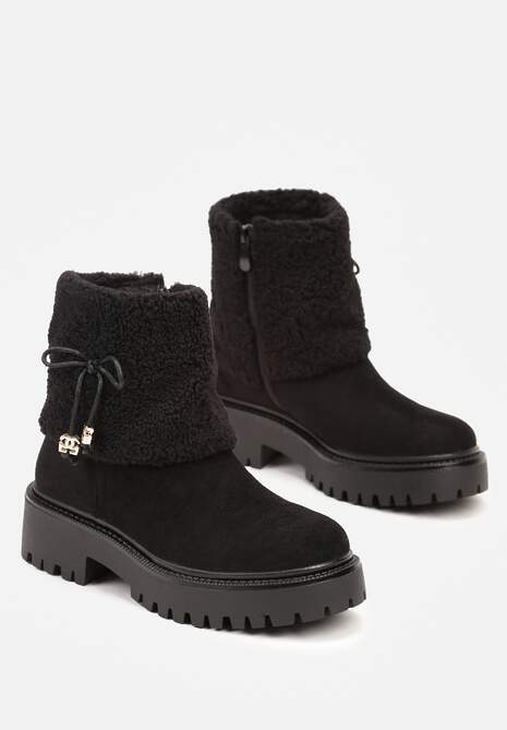 Czarne Futerkowe Botki na Grubej Podeszwie z Cholewką Imitującą Nogawkę z Kokardką Neralima