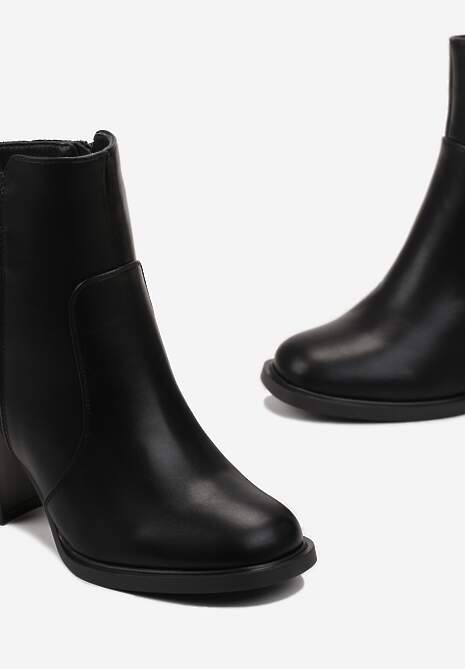 Czarne Botki na Słupku z Paskiem z Klamrą i Materiałową Wstawką Diorda