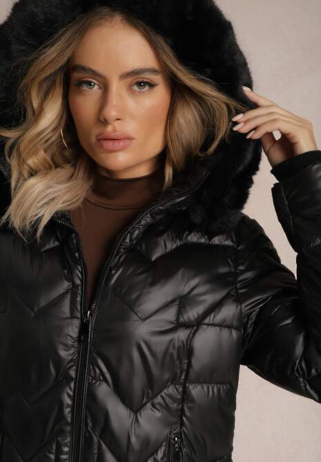 Czarna Kurtka z Pikowaniem z Kapturem Ozdobionym Futerkiem Ariames