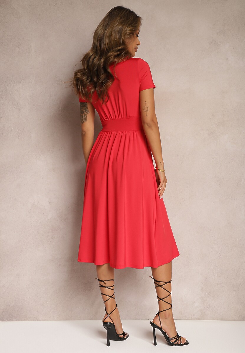 Czerwona Sukienka Taliowana z Kopertowym Dekoltem o Rozkloszowanym Kroju Rimadea