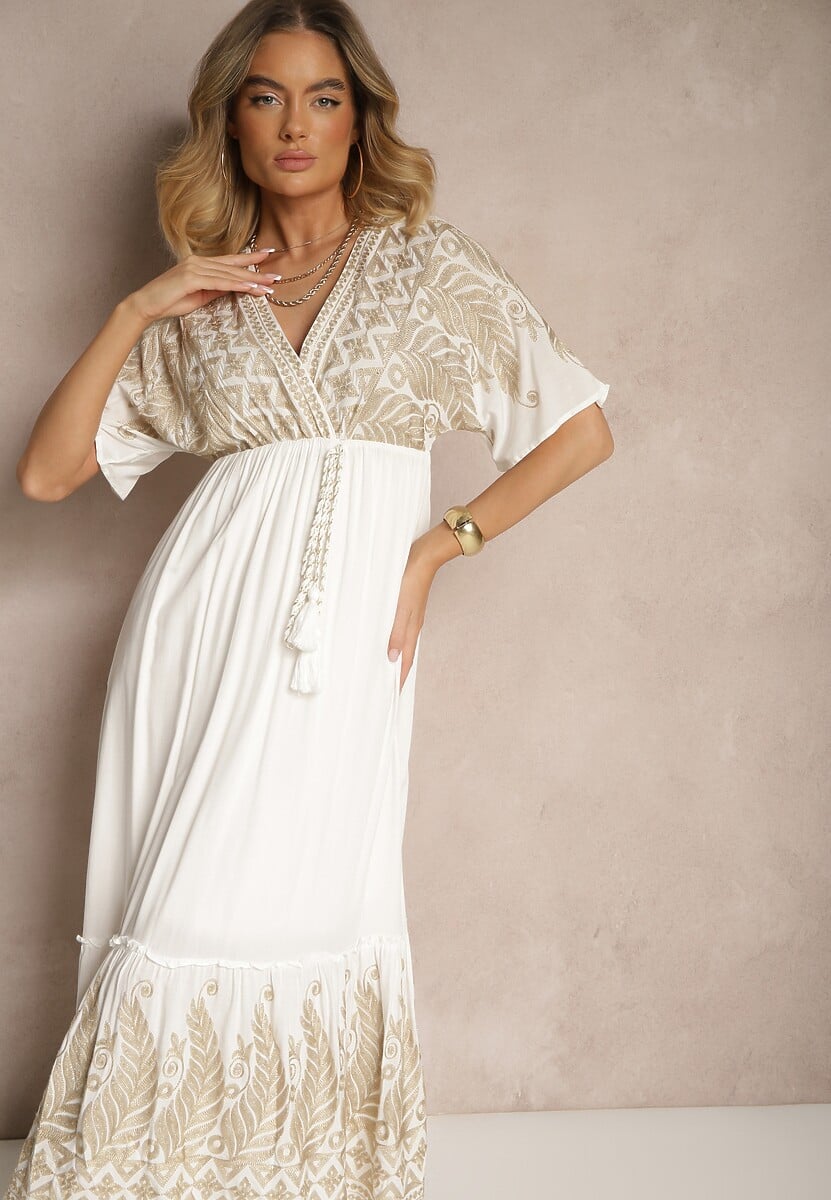 Biała Sukienka z Wiskozy o Kopertowym Kroju Zdobiona Metalicznym Haftem Grelhira