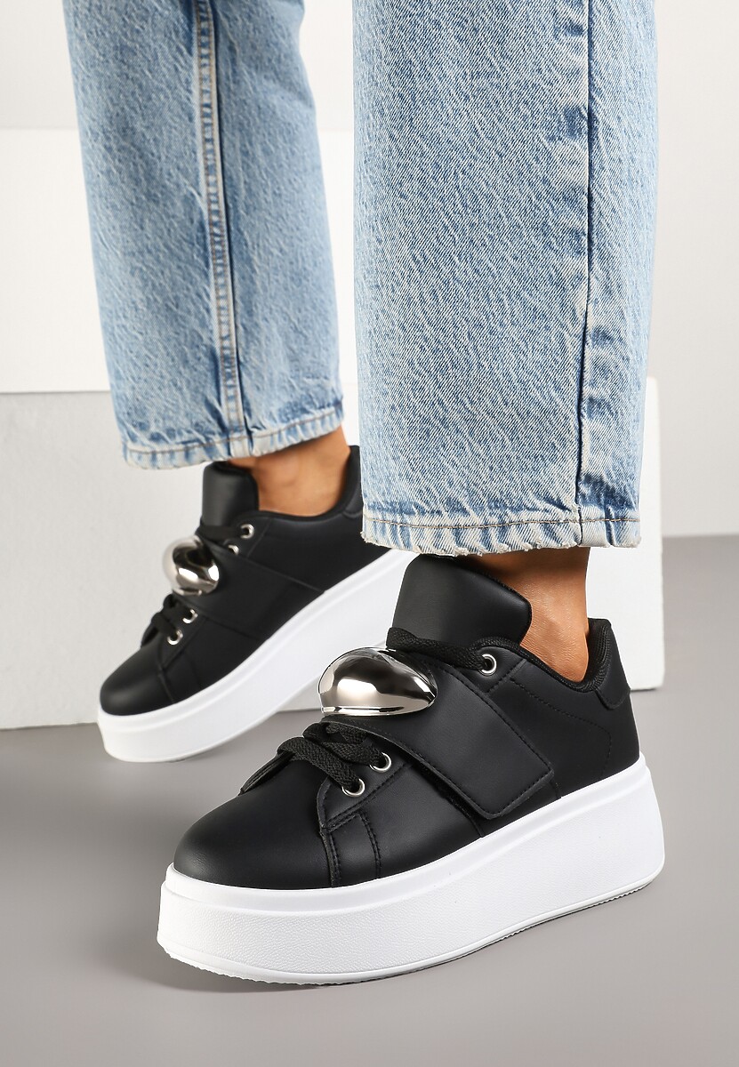 Czarne Sneakersyn na Platformie z Metaliczną Aplikacją Welveria