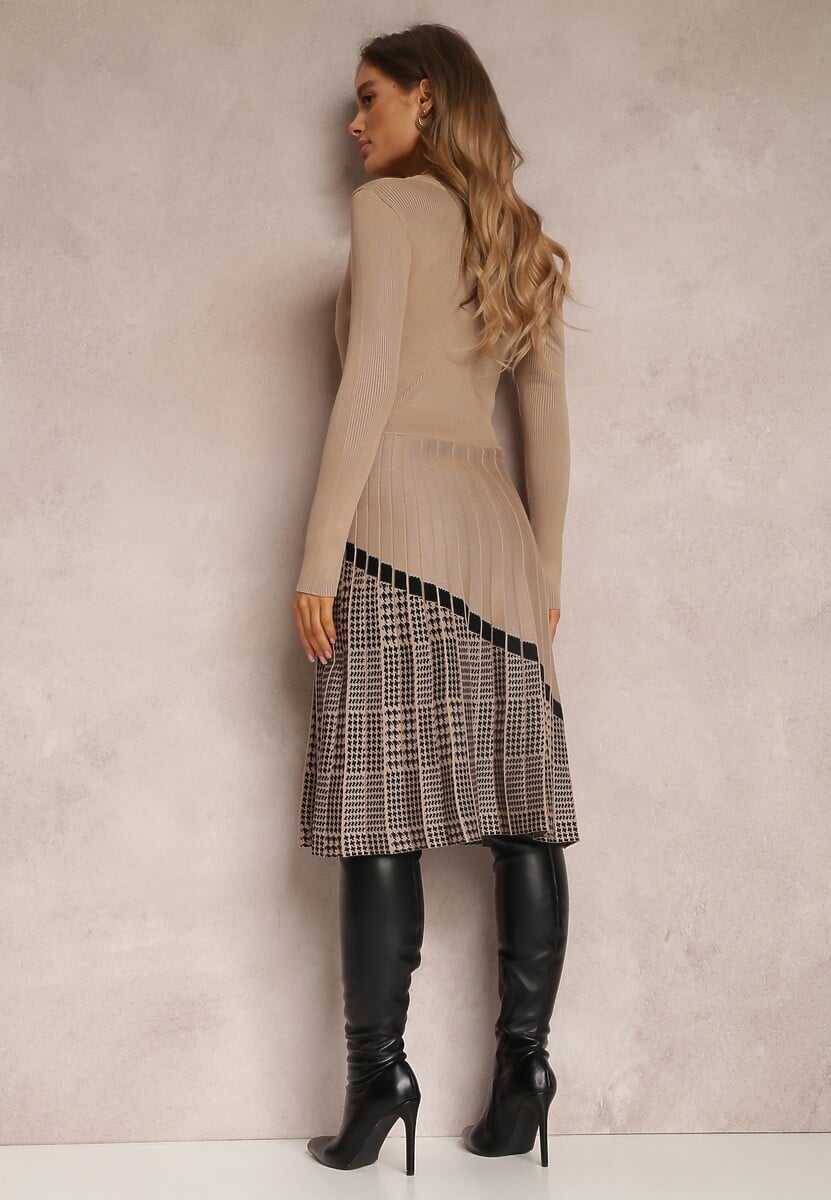 Beżowa Sukienka z Wiskozy z Plisowanym Dołem Dellusha