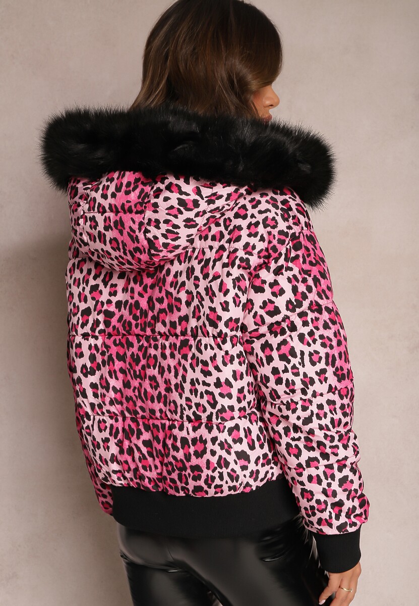 Różowa Pikowana Kurtka w Panterkę z Kapturem i Ozdobną Saszetką Sadeve
