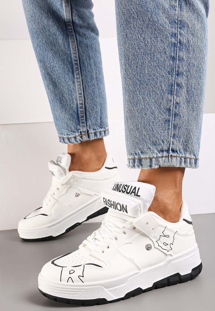 Białe Sneakersy na Płaskiej Podeszwie Ozdobione Napisami Griefra