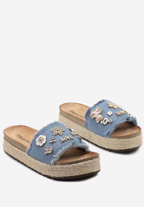 Jasnoniebieskie Klapki z Wkładką z Imitacji Zamszu na Grubej Podeszwie z Cyrkoniami i Brokatem Timafera