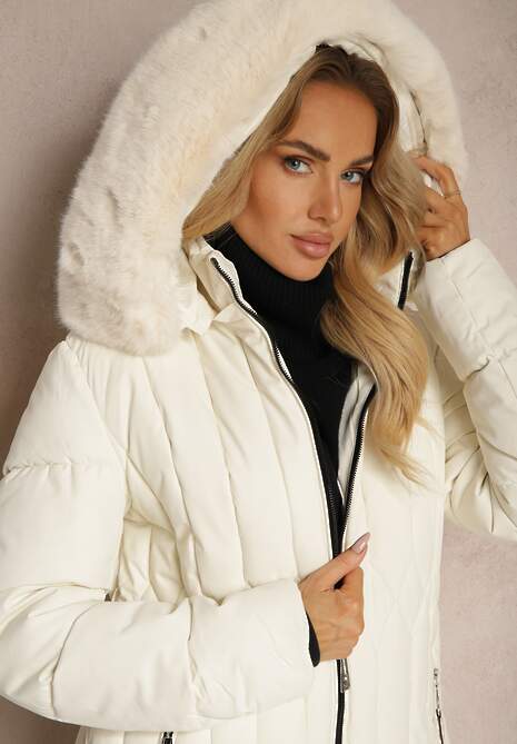 Jasnobeżowa Pionowo Pikowana Kurtka z Kapturem z Futrzanym Wykończeniem i Wiązanym Paskiem Leozelle