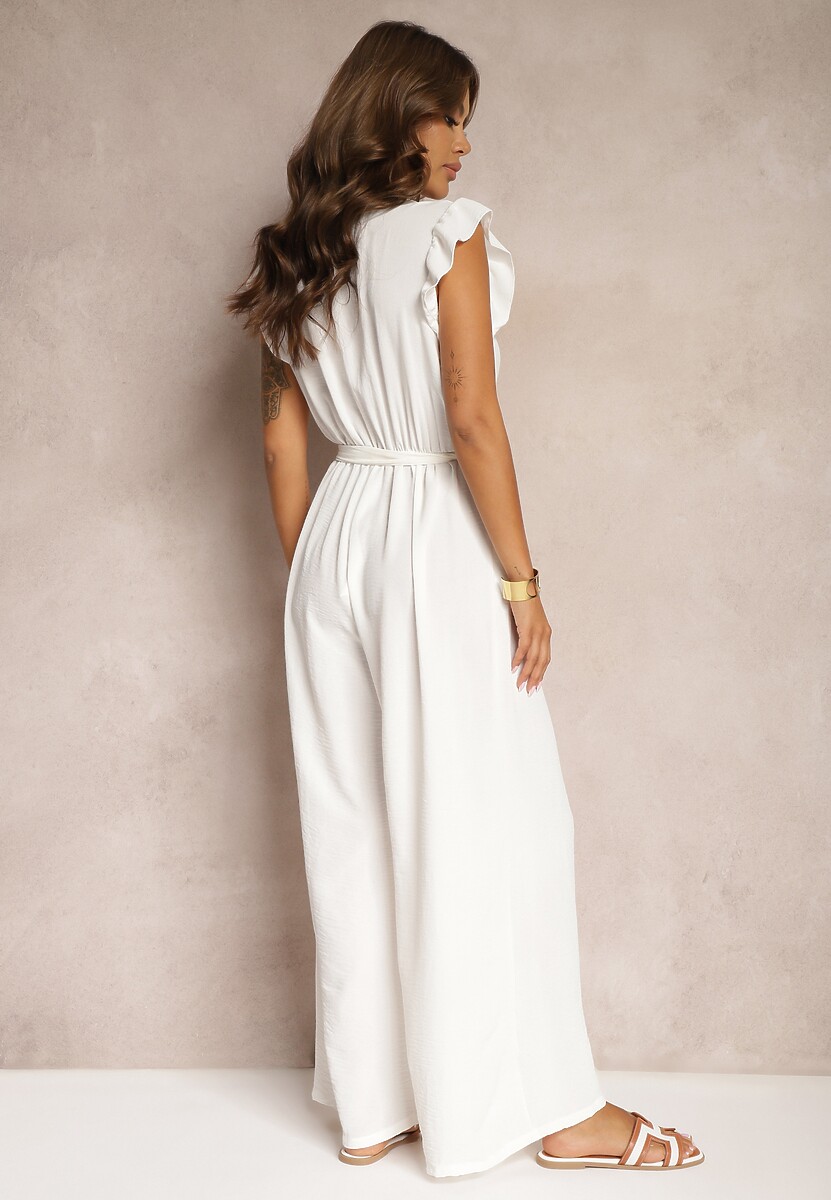 Biały Koktajlowy Kombinezon Wiązany Paskiem Wykończony Falbankami przy Ramionach Vimaseni