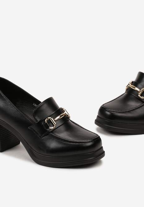 Czarne Półbuty Mokasyny na Obcasie z Metaliczną Klamrą i Przeszyciami Helawina