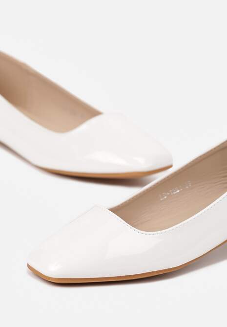 Białe Lakierowane Balerinki z Kwadratowym Noskiem Salaziela