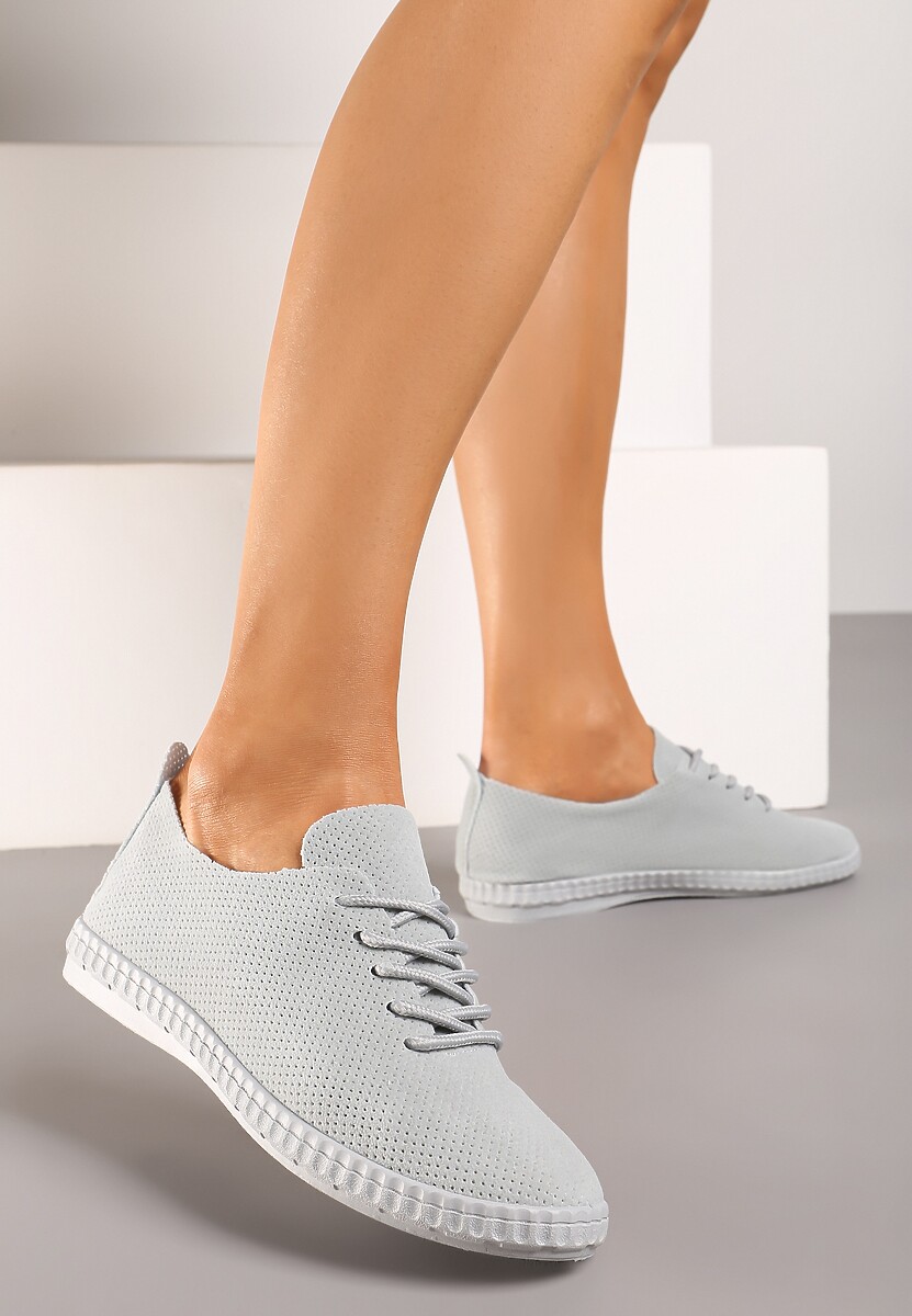 Jasnoniebieskie Krótkie Tenisówki z Perforacją i Klasycznym Sznurowaniem Viraga